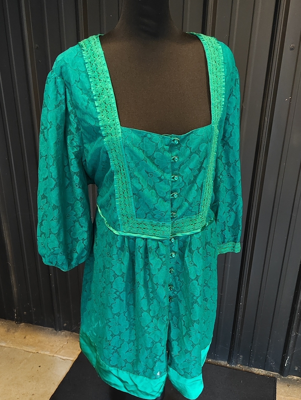 Emerald Green Lace Button-Front Blouse
